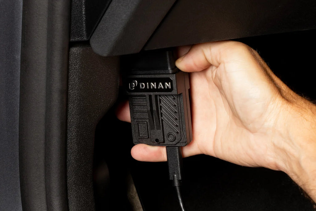 Dinan With Dinan Connect you can tune your BMW’s Engine Control Unit (ECU) from home. DT440-0005 - Side View