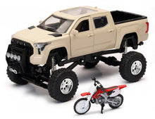 Load image into Gallery viewer, New Ray Toys Toyota Tundra Pro Lifted Truck Mud Bath with Honda Dirt Bike 1:32 Scale - Side View