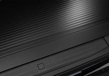Load image into Gallery viewer, Retrax 17-18 Super Duty F-250-350 Short Bed RetraxONE XR - Additional View 7