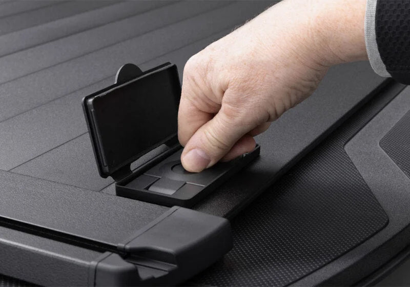 Retrax 2007-2020 Toyota Tundra CrewMax 5.5ft Bed RetraxPRO XR with Deck Rail System - Additional View 8