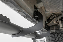 Load image into Gallery viewer, Rough Country Oval Nerf Step | Crew Cab | Black | Ram 1500 (19-25)/1500 TRX (21-24) 21004 - Installation View
