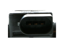 Load image into Gallery viewer, VDO Air Mass Sensor 5WK9639Z - Installation View