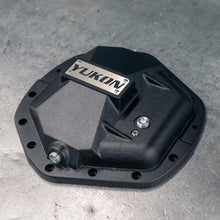 Load image into Gallery viewer, Yukon Gear Hardcore Diff Cover for 11.5in & 11.8in GM Dodge Ram - Installation View
