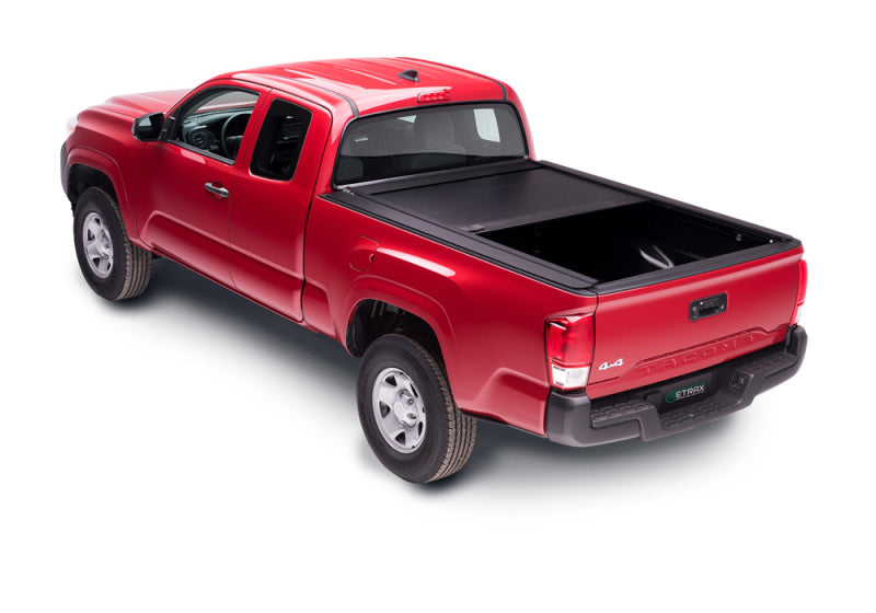 Retrax 2022+ Toyota Tundra CrewMax 5.5ft Bed w/Rail System (Excl Trail Special Edition) RetraxONE MX