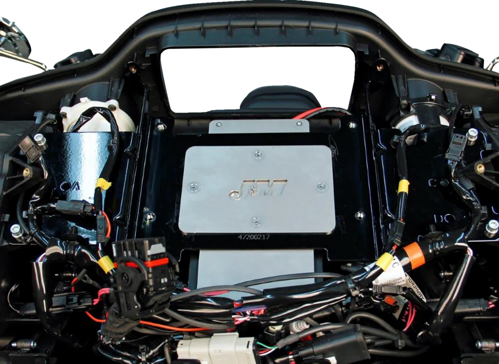 200 W Amplifier Kit - '14-'23 FLHX/FLHT/RG3 J&M JMA6-200HR15 - Installation View