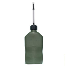 Load image into Gallery viewer, 3846-CA_Camo VPSQ 5.5 Gal MS Container W_ DLX Hose_Back.jpg