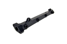 Load image into Gallery viewer, AEM 03-06 Evo 8 &amp; 9 Black Fuel Rail - Additional View 6