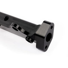 Load image into Gallery viewer, AEM 03-06 Evo 8 &amp; 9 Black Fuel Rail - Additional View 8