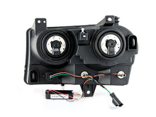 Load image into Gallery viewer, ANZO 2005-2010 Chrysler 300 Crystal Headlights w/ Halo Chrome (CCFL) - Detail View
