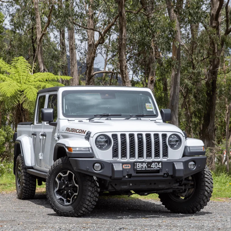 ARB 18-21 Jeep Wrangler JL / 20-21 Jeep Gladiator JT Front Winch Bumper - Installation View