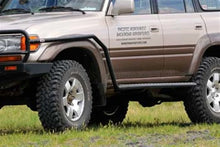 Load image into Gallery viewer, ARB Deluxe Side Rail &amp; Step S 80Ser W/Flr - Side View