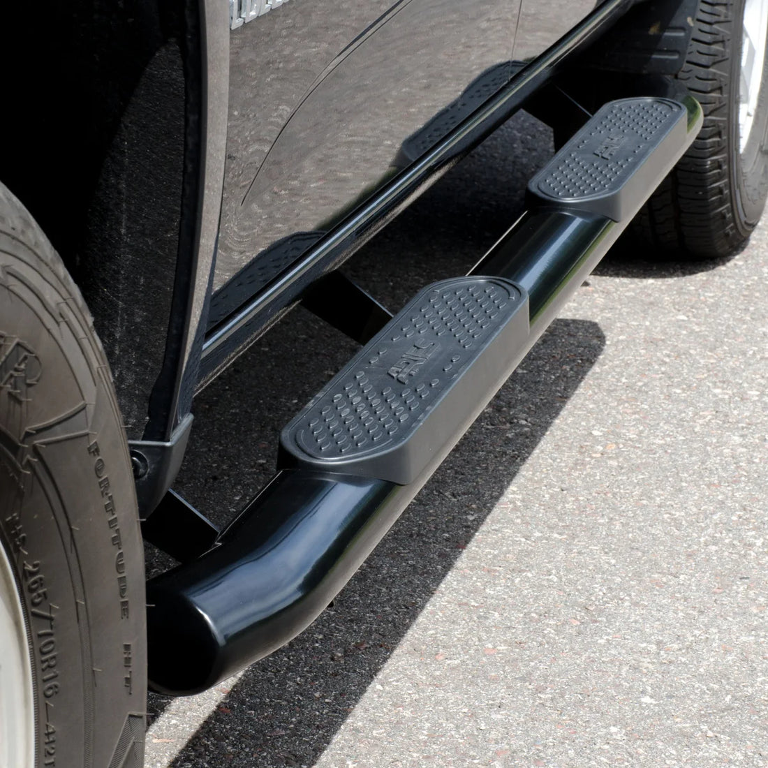 ARIES 4" Black Steel Oval Side Bars S224051 fits Chevrolet Colorado / GMC Canyon CREW CAB - Side View