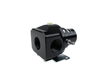 Load image into Gallery viewer, Aeromotive 2-Port Bypass Carb Regulator - Installation View