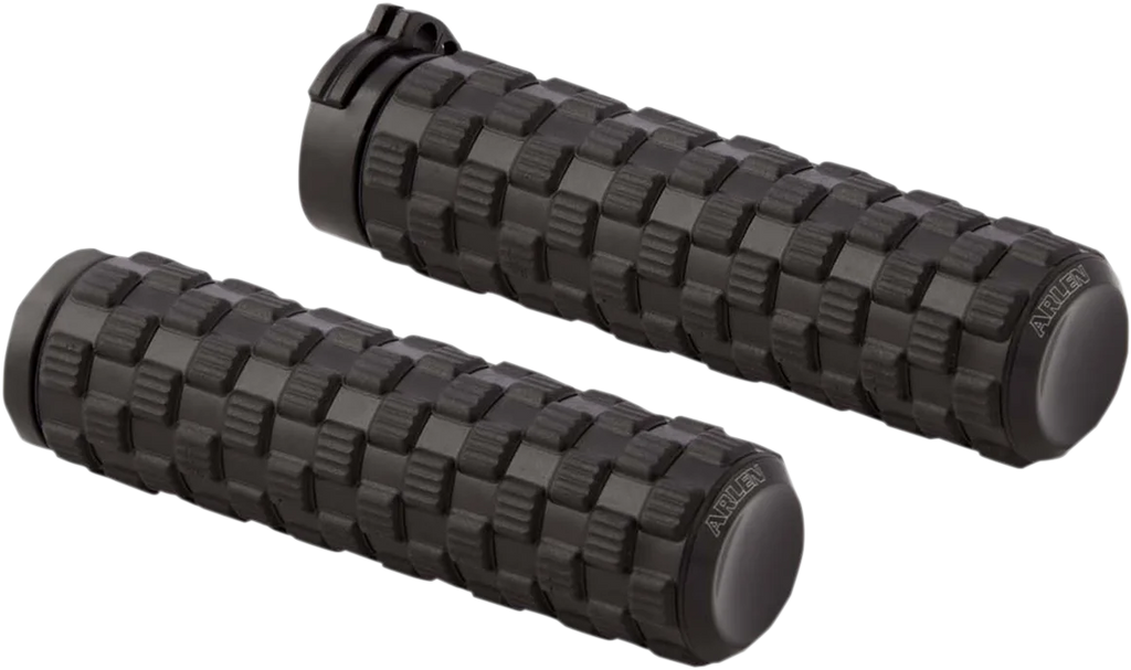 Arlen Ness Grips - Air Trax - TBW - Chrome 07-353 - Detail View