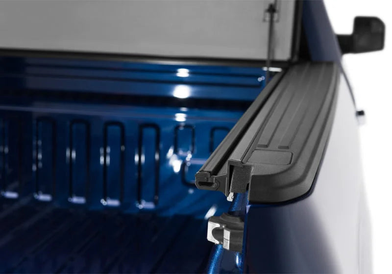 BAK 15-20 Ford F-150 5ft 6in Bed BAKFlip FiberMax - Additional View 5