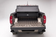 Load image into Gallery viewer, BAK 2020 Jeep Gladiator 5ft Bed BAKFlip G2 - Additional View 11