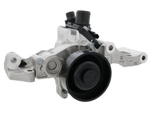 Load image into Gallery viewer, BMW Thermostat 11-51-8-601-366 - Installation View