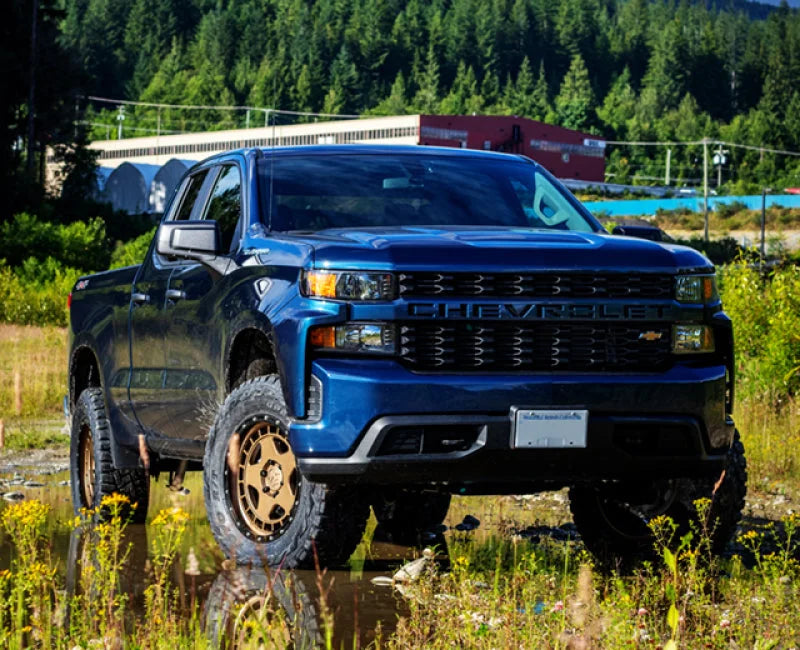 Belltech 19-20 Chevrolet Silverado / GMC Sierra 1500 4WD 4in Suspension Lift Kit w/ Shocks - Side View