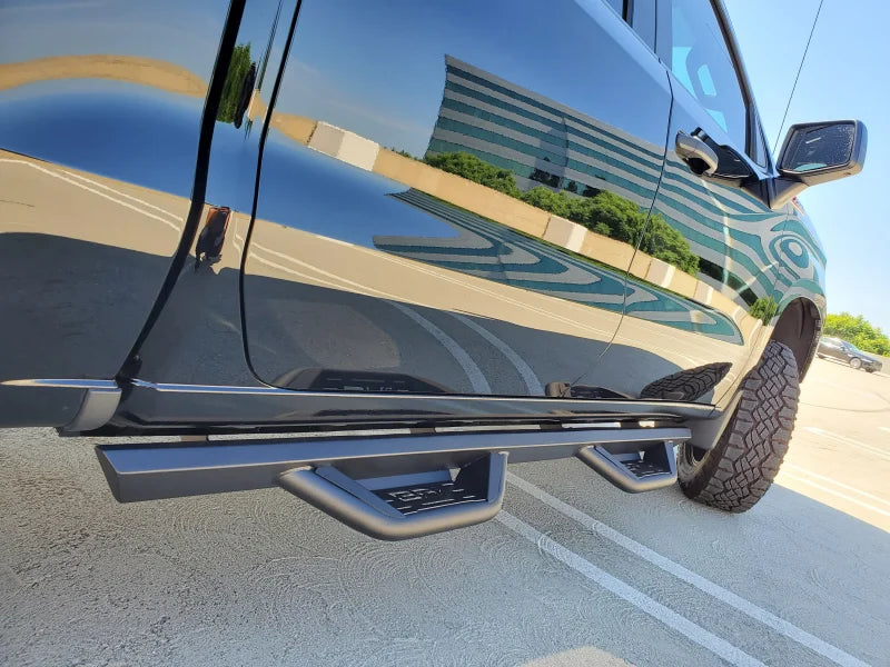 Body Armor 4x4 19-22 Chevrolet Silverado 1500/2500/3500 Crew Cab Ambush Side Steps - Black - Installation View