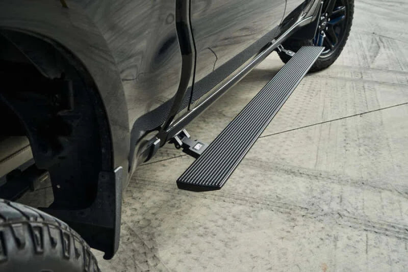 Body Armor 4x4 19-24 GM 1500/2500/3500 Crew Cab (Excl. Classic) E-Power Board Steps - Black - Installation View