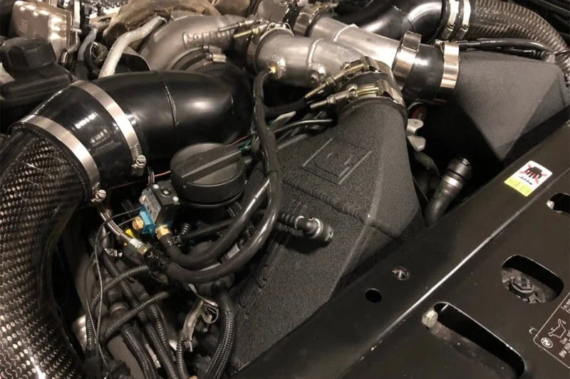 CSF 12-16 BMW M5 (F10) / 12-18 BMW M6 (F06/F12/F13) Twin Charge-Air-Cooler Set - Crinkle Black - Installation View