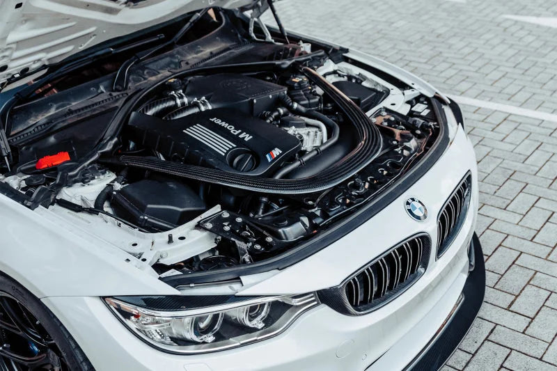 CSF 2014+ BMW M3/M4 (F8X) Top Mount Charge-Air-Cooler - Crinkle Black - Installation View