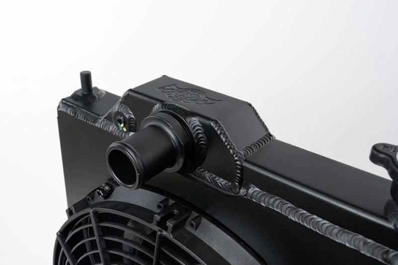 CSF 96-07 Mitsubishi Evo 4/5/6/7/8/9 Full-Slim Radiator w/12in Fan & Shroud/-16AN - Black - Installation View