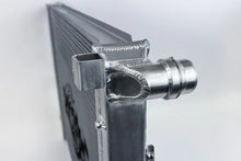 Load image into Gallery viewer, CSF Porsche 955/957 Cayenne / Audi Q7 / VW Touareg Heavy-Duty Performance Radiator - Additional View 6