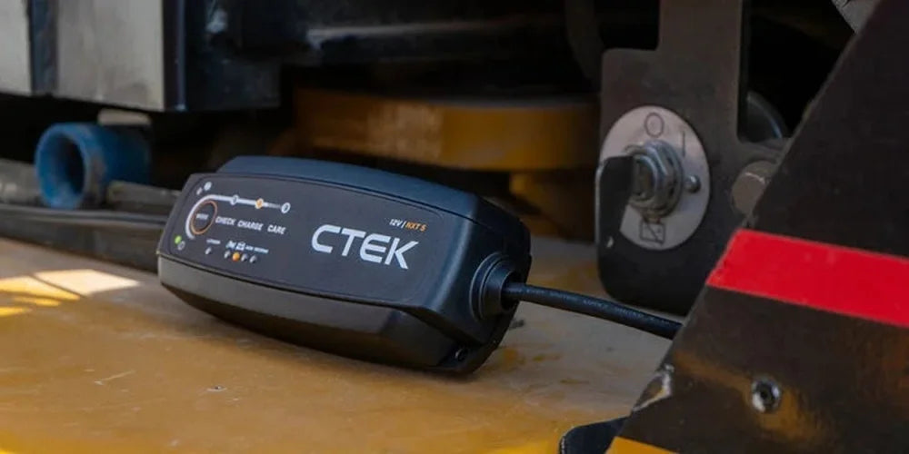 CTEK Battery Charger - 4.3A NXT 5 NA - 12V - Installation View