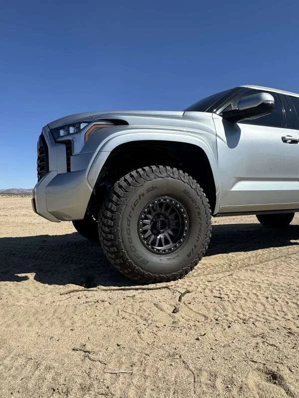 Camburg 22-25 Toyota Tundra 2WD/4WD Blue KINETIK Uniball Trail Series Long Travel Kit w/ Billet UCA - Side View