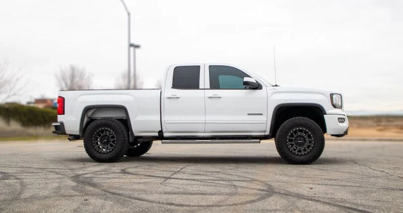 Cognito 07-20 Chevy Silv/Sierra 1500 Yukon/Tahoe/Sub 2WD/4WD 3in Perf Leveling Kit w/ Fox 2.0 IFP - Side View
