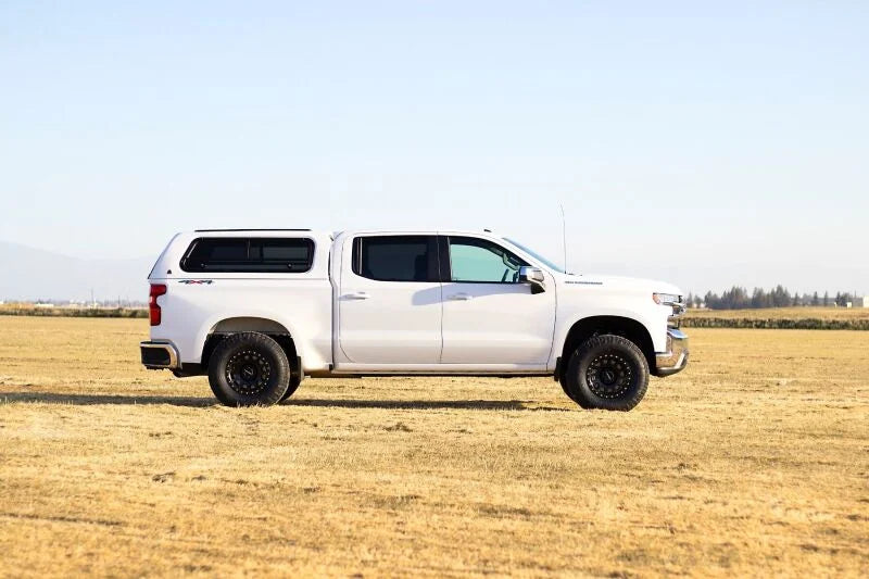 Cognito 19-24 Chevy Silv/Sierra 1500 2WD/4WD 3in Perf Ball Joint Leveling Kit w/ Fox PS 2.0 IFP - Side View