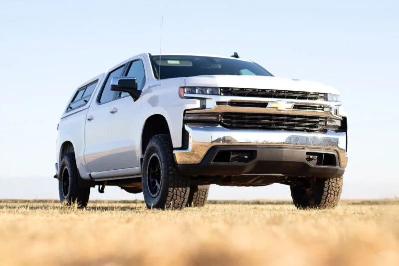 Cognito 19-24 Chevy Silv/Sierra 1500 2WD/4WD 3in Perf Ball Joint Leveling Kit w/ Fox PS 2.0 IFP - Detail View