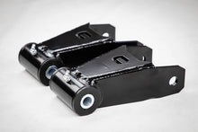 Load image into Gallery viewer, Cognito 1in Drop Leaf Spring Shackle fits 2020-2025 Chevrolet Silverado / 2020-2025 Chevrolet Silverado 2500 / 2020-2024 C...