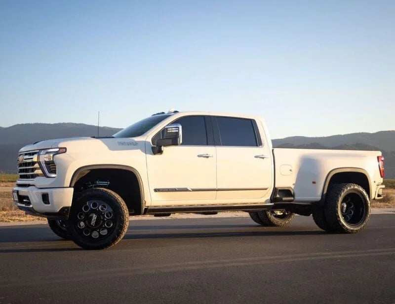 Cognito 20-24 Chevy/GMC Silv/Sierra 2500/3500 HD 2WD/4WD 3in Elite Leveling Kit w/ King 2.5 RR - Side View