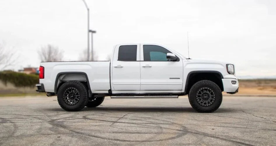 Cognito 07-20 Chevy Silv/Sierra 1500 Yukon/Tahoe/Sub 2WD/4WD 3in Perf Leveling Kit w/ Fox 2.0 IFP - Side View