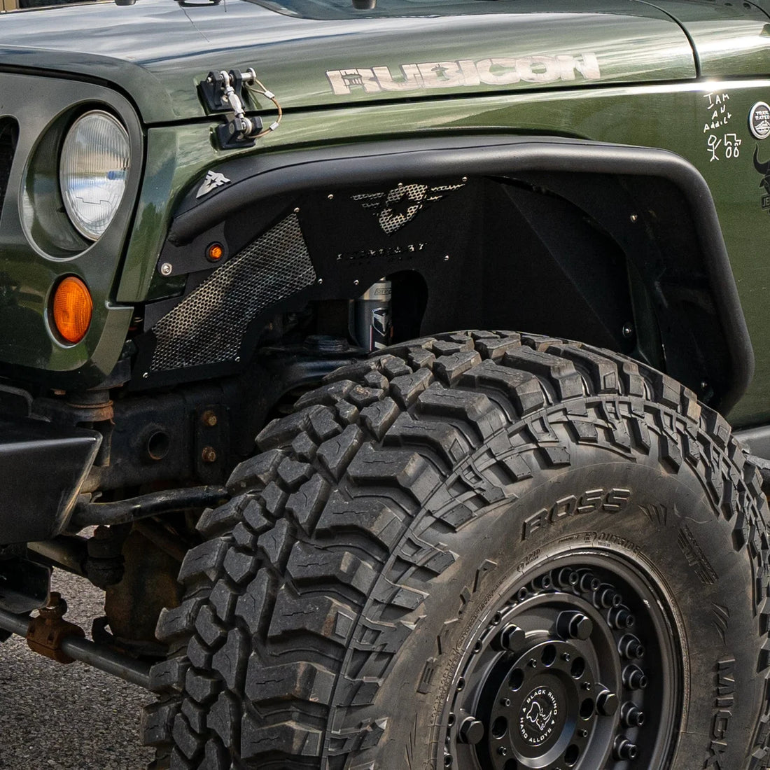 Combat Off Road Jeep JK/JKU Black Aluminum Fenders - Front Pair 15-1076 - Installation View