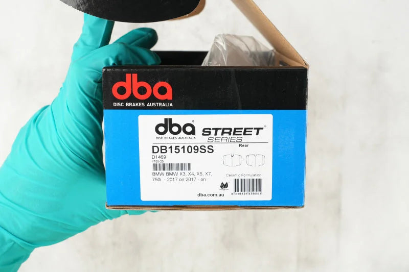 DBA Street Series Rear Brake Pads fits 2020-2022 BMW 745E Xdrive / 2018+ BMW X3 / 2022 BMW X4 / 2020 BMW Z4 - Side View