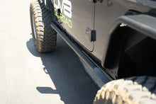 Load image into Gallery viewer, DV8 Offroad 18-23 Jeep Wrangler JL 4 Door FS-15 Series Rock Sliders - Additional View 15