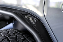 Load image into Gallery viewer, DV8 Offroad 18-23 Jeep Wrangler JL Spec Series Tube Fenders - Additional View 13