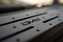 Load image into Gallery viewer, DV8 Offroad 18-23 Jeep Wrangler JL/20-23 Gladiator JT Device Dash Mount V2 - Additional View 10