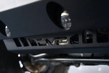 Load image into Gallery viewer, DV8 Offroad 18-23 Jeep Wrangler JL/JT Front Bumper Sway-Bar Disconnect Motor Skid Plate - Side View