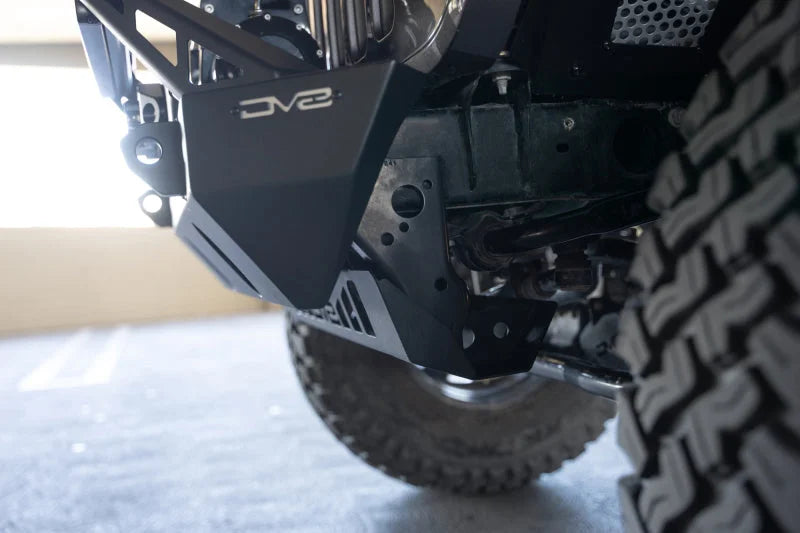 DV8 Offroad 18-23 Jeep Wrangler JL/JT Front Bumper Sway-Bar Disconnect Motor Skid Plate - Installation View