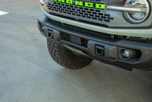 Load image into Gallery viewer, DV8 Offroad 2021 Ford Bronco Capable Bumper Slanted Front License Plate Mount - Additional View 6