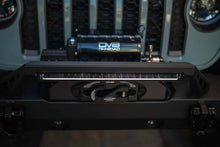 Load image into Gallery viewer, DV8 Offroad 20in Halo Elite Single Row Light Bar with Accent Light - White/Amber - Installation View