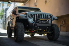 Load image into Gallery viewer, DV8 Offroad 20in Halo Elite Single Row Light Bar with Accent Light - White/Amber - Additional View 5