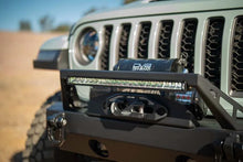 Load image into Gallery viewer, DV8 Offroad 20in Halo Elite Single Row Light Bar with Accent Light - White/Amber - Additional View 14