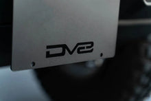 Load image into Gallery viewer, DV8 Offroad 21-23 Ford Bronco Capable Bumper Front License Plate Mount - Additional View 9