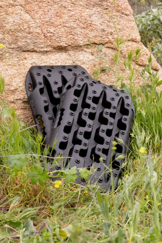 DV8 Offroad DV8 Xtract Mini Traction Board | Pair | Black - Side View