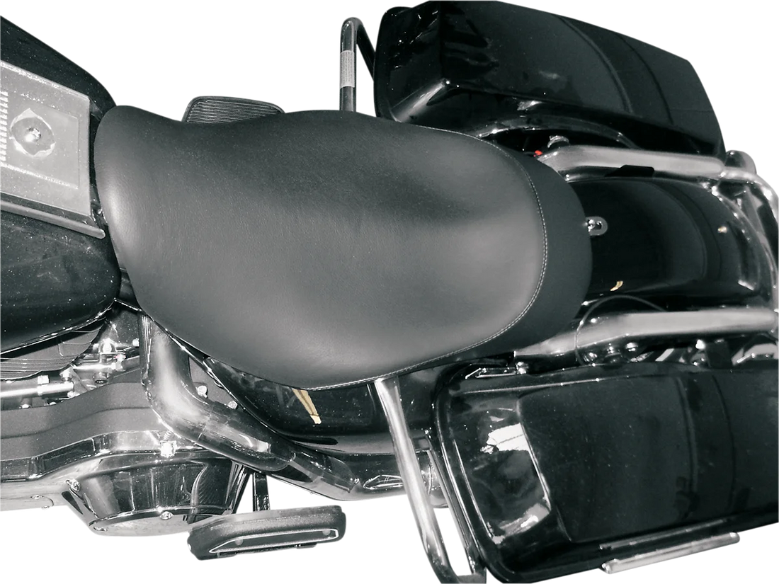Danny Gray Buttcrack™ Solo Seat - Black - FLHR '97-'07 20-403 - Installation View